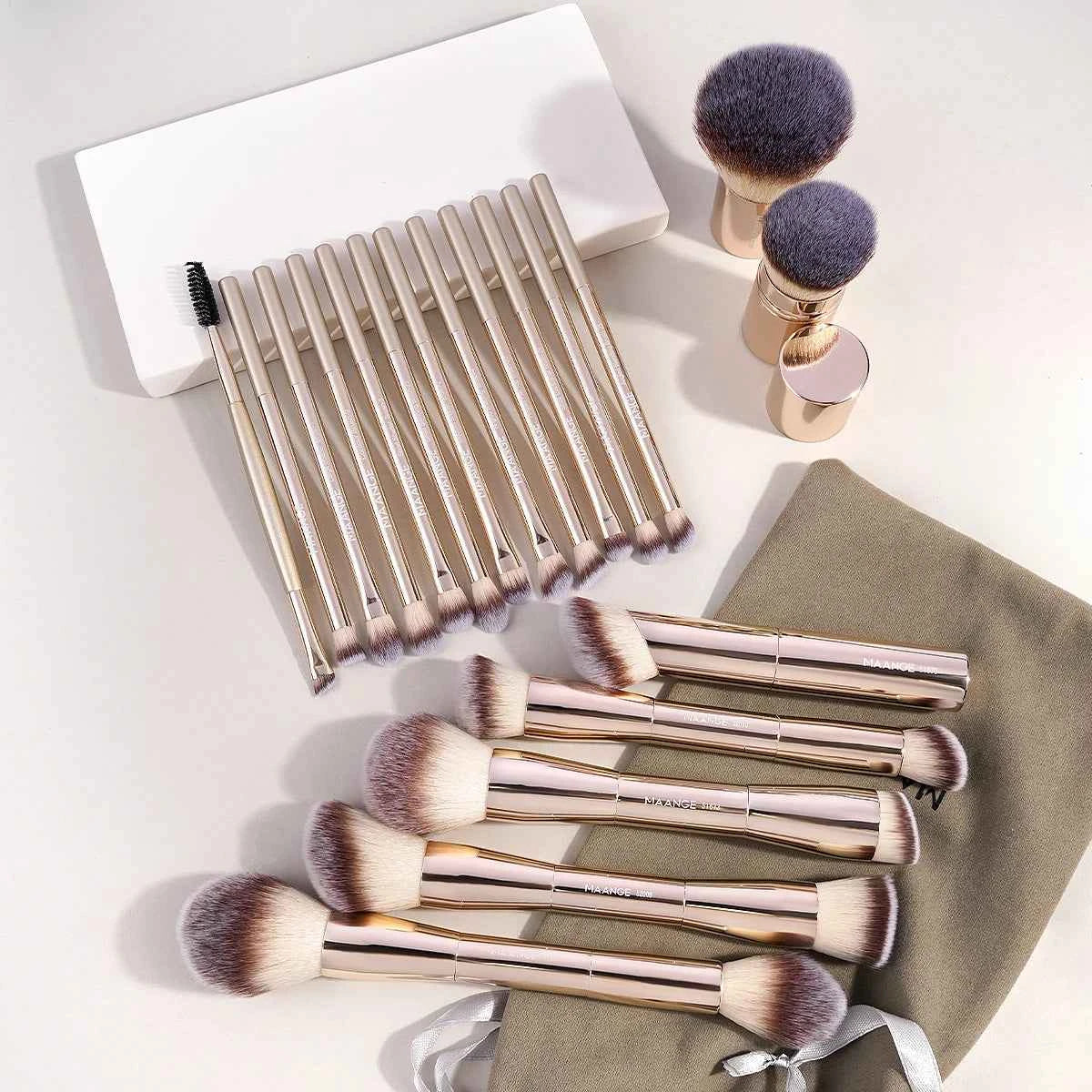 MAANGE Pro Makeup Brush Set Blend Define Perfect