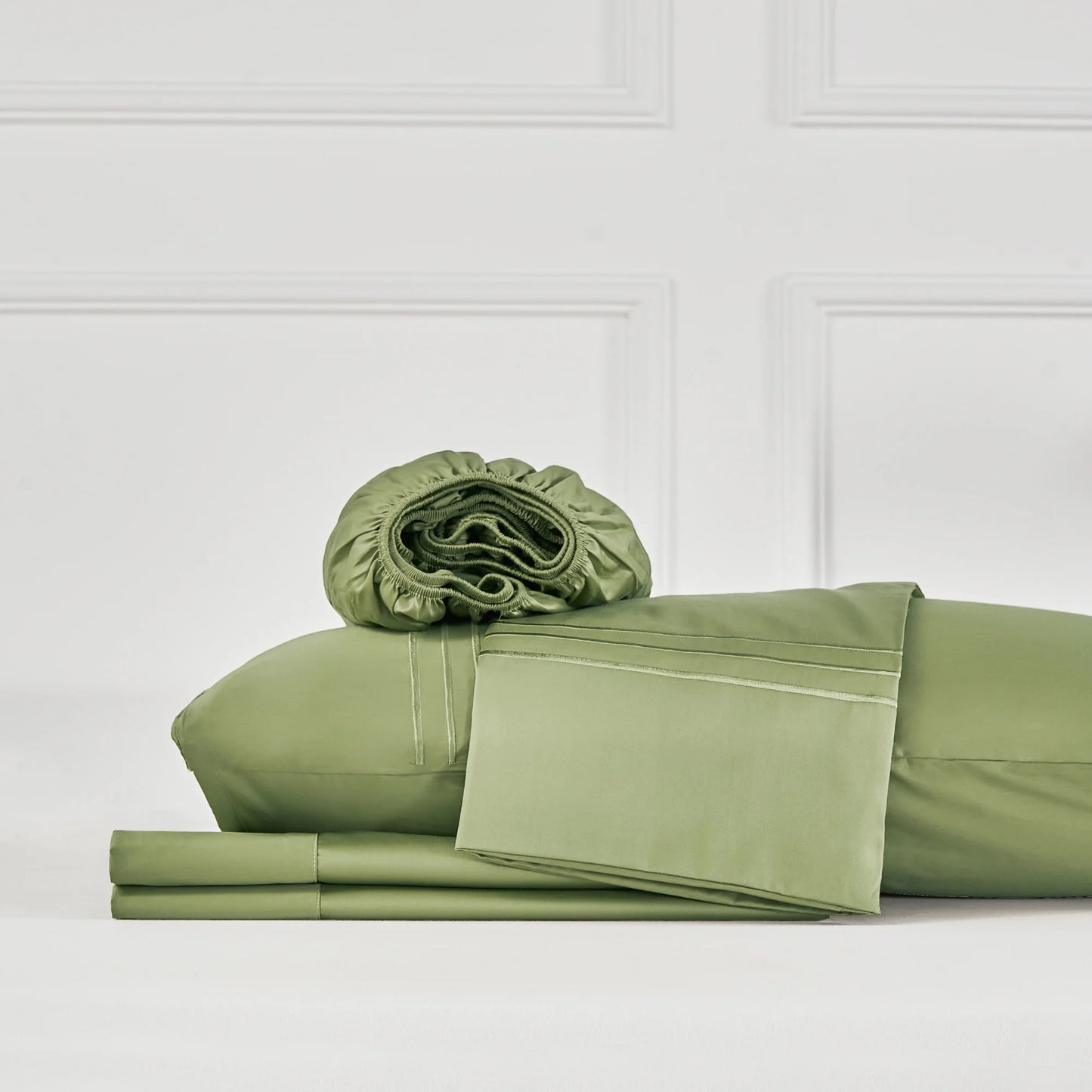 JELLYMONI Soft Cool Cotton Sateen Sheets featuring a rolled pillowcase, fitted sheet, and flat sheet in a serene green color, designed for ultimate comfort and style.