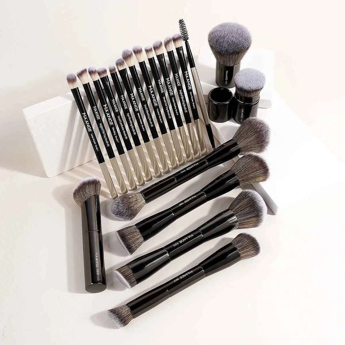 MAANGE Pro Makeup Brush Set Blend Define Perfect