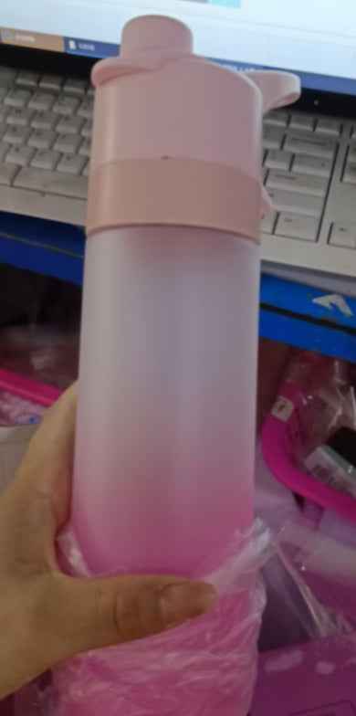 Generic Large Capacity Spray Water Bottle for Easy Hydration