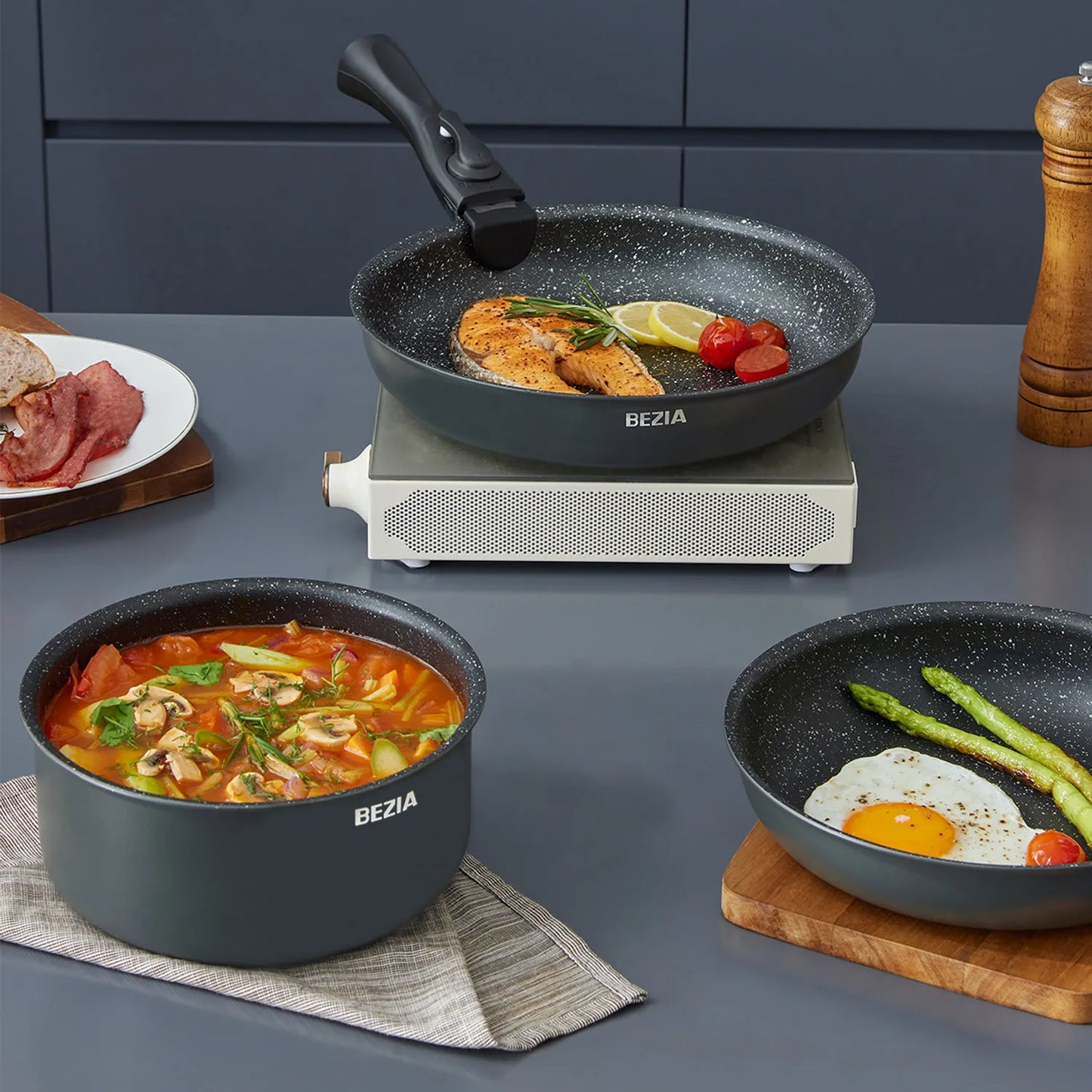 Zimonto - Induction Cookware Set 10 Pieces, Nonstick Pots and Pans Set with Removable Handles, for All Hobs, Stackable Design, Dishwasher/